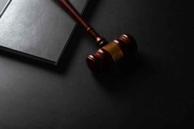 Адміністративні справи — юридична допомога у спорах з державними органами